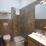 Victoria 4*