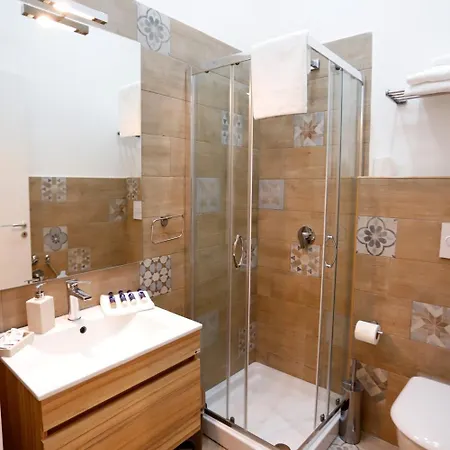 Victoria Nocleg ze śniadaniem 4*