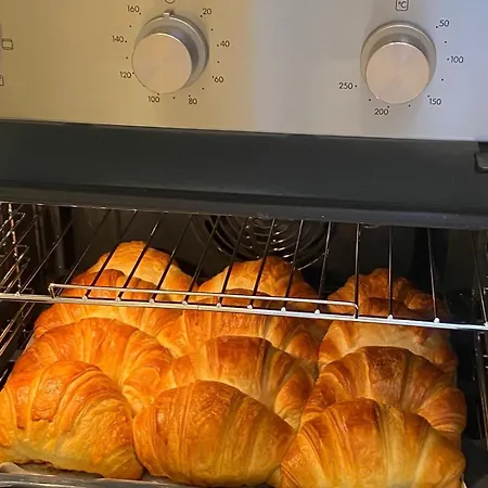 Victoria 4* نابولي